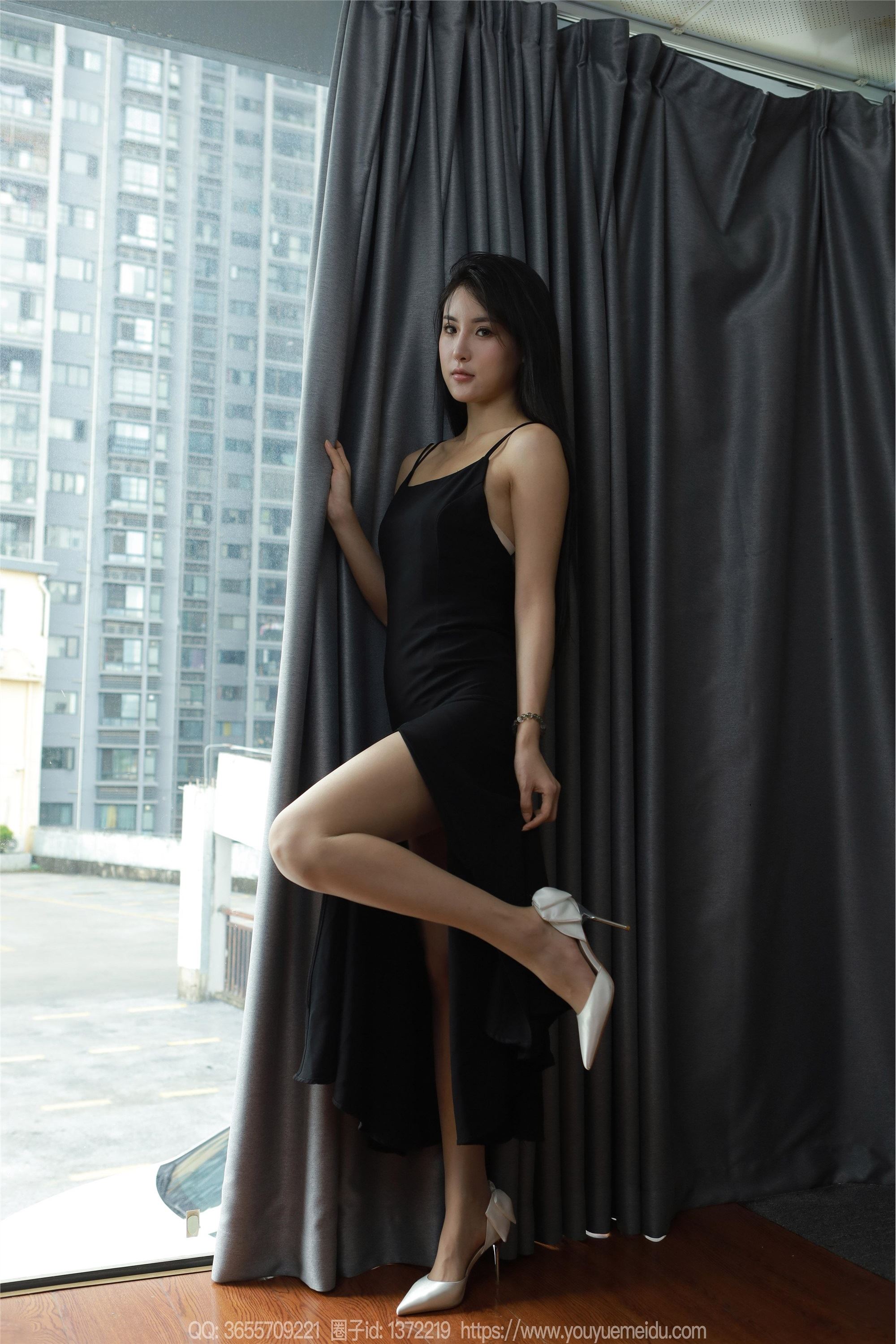 IESS异思趣向  2024.09.09 丝享家 1841 小宝《吊带高叉裙》